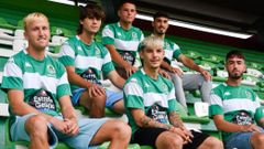 Cinco de los ltimos jugadores fichados por el Arenteiro, con Pablo Moy (derecha), que ya llevaba en el equipo un mes.