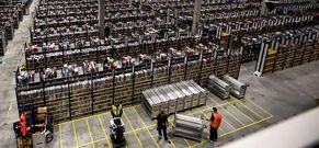 Imagen de uno de los centros de distribuci�n del gigante de comercio electr�nico Amazon. 