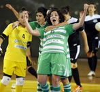 Luc�a celebra uno de sus tres goles en Os Remedios. 
