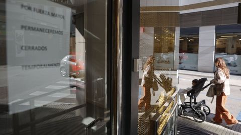 Fachada de la clínica dental de Alcira investigada tras el fallecimiento de una niña de 6 años y el ingreso de otra de 4.