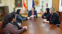 El alcalde de Vigo, Abel Caballero, recibi� ayer a las familias de las v�ctimas del Villa de Pitanxo