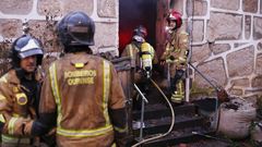 Una mujer trasladada al hospital tras un incendio en una vivienda de Ourense