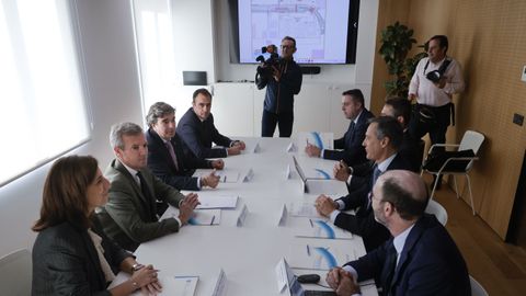 El presidente de la Xunta, Alfonso Rueda, particip la semana pasada en la presentacin oficial del proyecto de Exolum para el puerto exterior de punta Langosteira, a la que asistieron otras autoridades y responsables de la empresa