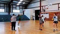 Campus de baloncesto de Ares, comandado por Chiqui Barros. 