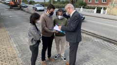 La concejala de Siero, A�da Nu�o con el aparejador municipal, Juan Freije; el alcalde, �ngel Garc�a y el arquitecto municipal, Benito D�az