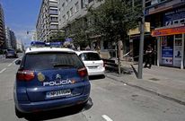 <span lang= es-es >El bar Yesterday</span>, vigilado el viernes por la Polic�a Nacional despu�s de que la Polic�a Local detuviese al hombre que acuchill� all� a su expareja. El agresor ingres� ayer en prisi�n por orden del juez. 