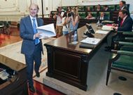El pol�tico ribadumiense fue elegido ayer diputado junto a Aragunde y al socialista Javier Dios. 