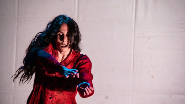 Gayo combina danza, teatro y performance