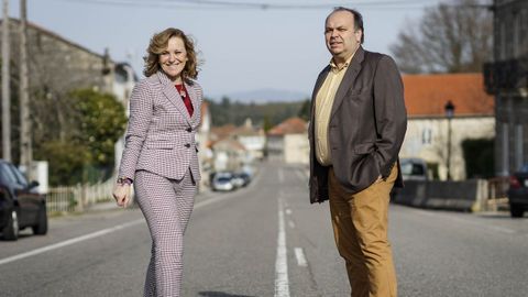 Alberto Pardellas, acompañado de su mujer, Cristina de Francisco, que lo sustituyó al frente del PP local cuando lo inhabilitaron, en una imagen de archivo.
