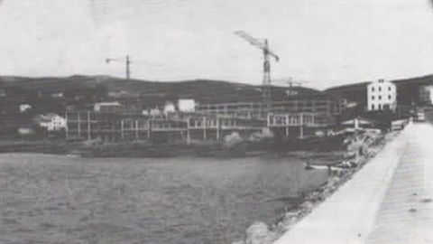 Nacimiento de la parroquia. Tras la construcción de las dos fases, de 1970 a 1975, el 1 de enero de 1977 se oficializó el nacimiento de la octava parroquia fenesa, dedicada al santo