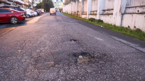 Baches en Santa Mari�a, en la confluencia de las calles Villarrube y Frouxeira.