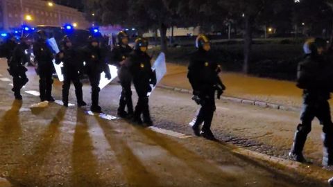 Agentes de la polic�a intervienen en un macrobotell�n en Madrid