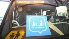 Autob�s escolar compartido en el �rea de Carballo