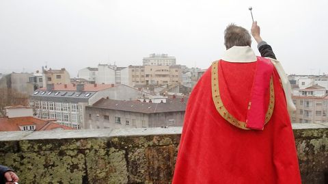 Bendicin de ramos desde el campanario de la baslica de Santa Mara