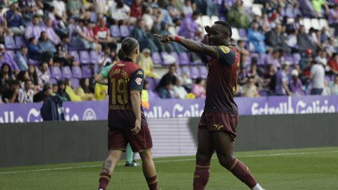 Bill Nsongo celebrando el gol del D�por 