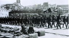 Miembros de la Legi&oacute;n C&oacute;ndor antes de embarca en el puerto de Vigo en 1939
