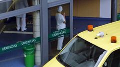 Entrada de urgencias del hospital Montecelo, en Pontevedra