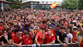 Imagen de la Praza Roxa en la final masculina de la Eurocopa del 2024, donde se pudo seguir el encuentro de la Selecci&oacute;n por la pantalla instalada entonces por la Diputaci&oacute;n.