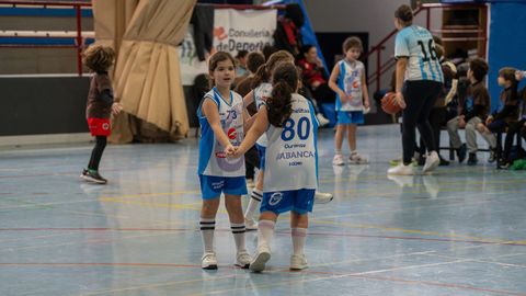 Xinzo vivi� un s�bado destinado a los ni�os y al baloncesto