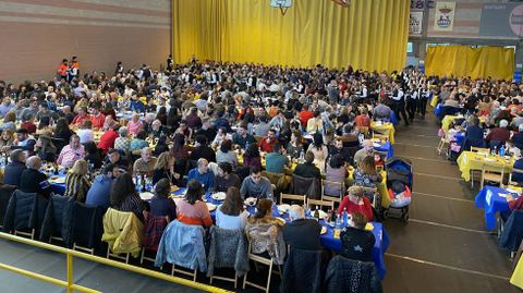 Codillo.M�s de 1.050 comensales se citaron en la Festa do Codillo