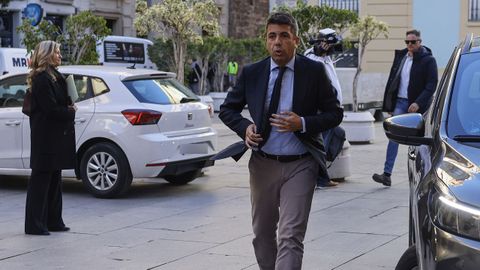 El presidente en funciones de la Generalitat valenciana, Carlos Mazn, llega al Palau de la Generalitat, a 26 de noviembre de 2025, en Valencia, Comunidad Valenciana.