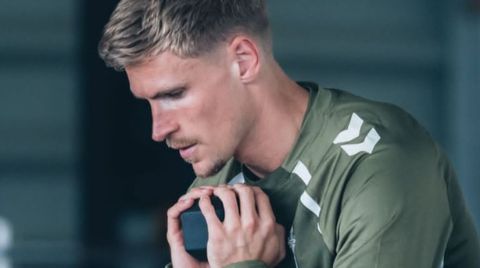 Carl Starfelt regresa a Vigo tras haber disputado 90 minutos con Suecia ante Eslovenia.