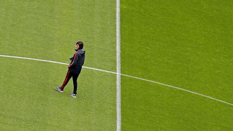 La segunda entrenadora de la seleccin de Espaa de ftbol femenino, Montse Tom, posa durante una entrevista con Efe