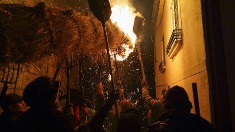 El fuego reina en la Noite dos Fach�s.