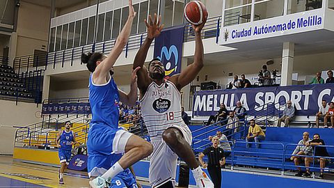 Aboubacar, bajo el aro.