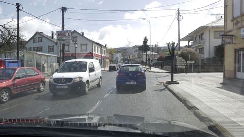 Trfico por el centro de Baralla