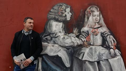 Jordi Cicely, con su libro en Ferrol