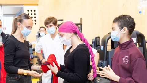 La ex futbolista Virginia Torrecilla con Elena en la Aceleradora de la Fundaci�n Unoentrecienmil