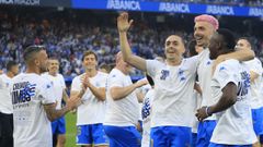 Ximo Navarro, entre Bil Nsongo y Luismi Cruz, durante la celebraci�n