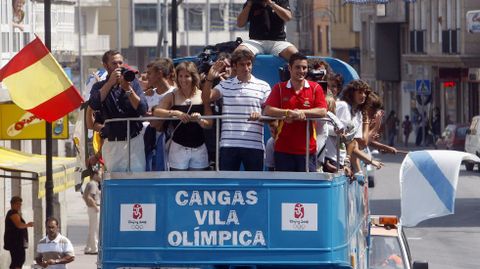 Recibimiento en Cangas junto a Perucho y a Teresa Portela tras los Juegos de Pek�n.