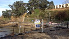 El paseo de peatones en el muelle de Santa Cruz est� restringido en la parte m�s pr�xima al mar
