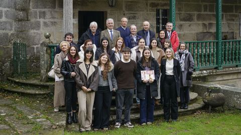 Os ga�adores xunto cos membros do xurado e organizadores do concurso