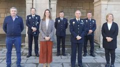 El intendente en pr�cticas Jes�s Pi�eiro, entre Lara M�ndez y Paula Alvarellos