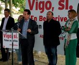 Roberto Ballesteros entre Abel Caballero y Carmela Silva en un acto electoral del PSOE vigu�s
