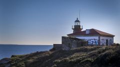 Faro de Louro en Muros. De titularidad p�blica y en funcionamiento desde 1840, la �ltima reforma es de 1949. Tiene valor ambiental y patrimonial. 