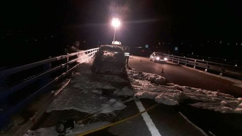 Arde un coche en Grado