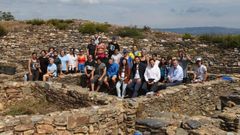 Un grupo de jvenes gallegos que viven en el extranjero en un campamento de verano de la Xunta en Castromaior, Portomarn