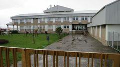 La entrada al colegio ser� modificada para permitir el paso de autobuses