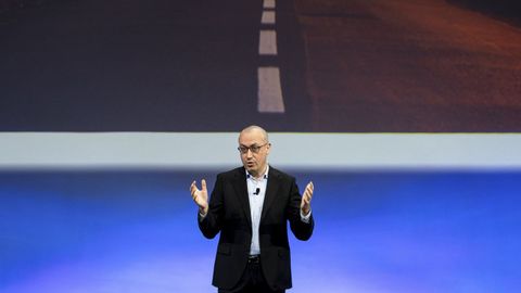 El consejero delegado de BBVA, Onur Gen, en mayo, durante la presentacin de la nueva aplicacin del banco