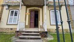 Un detalle de la fachada de la antigua Ayudant�a de Marina, una casa indiana