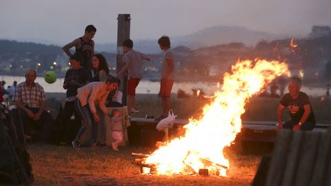 San Juan en la playa Compostela en Vilagarc�a