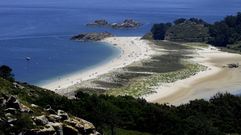Rodas, en las islas C�es, es una de las playas m�s hermosas de Galicia y de las que se encuentra en mayor riesgo por su fragilidad ambiental