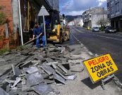 Las obras comenzaron con el levantamiento de aceras.