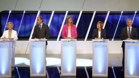Pili Zabala, al lado de Alfonso Alonso, durante el debate.