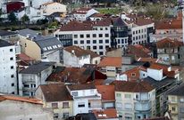 Edificaciones antiguas y de nueva construcci�n en el centro de Monforte.