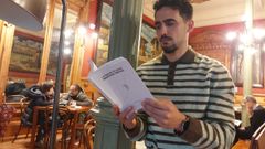 Hugo Sanmart�n, en el Caf� Moderno